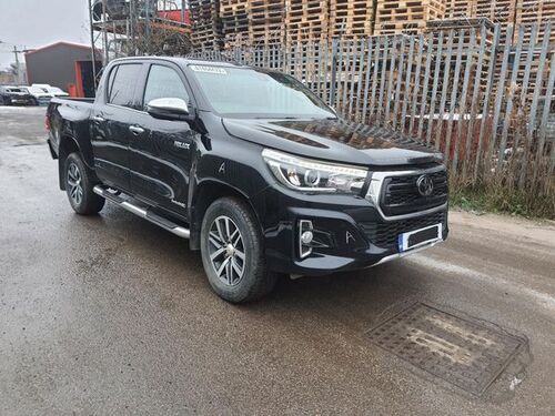 Toyota Hilux truck double cabin