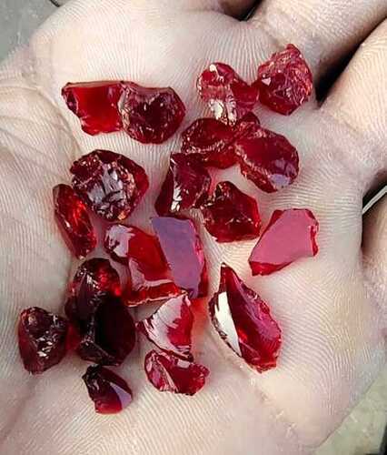 Blood red Glass Crushed cullet chips for Terrazzo flooring and premium tiles or slab manufacturer