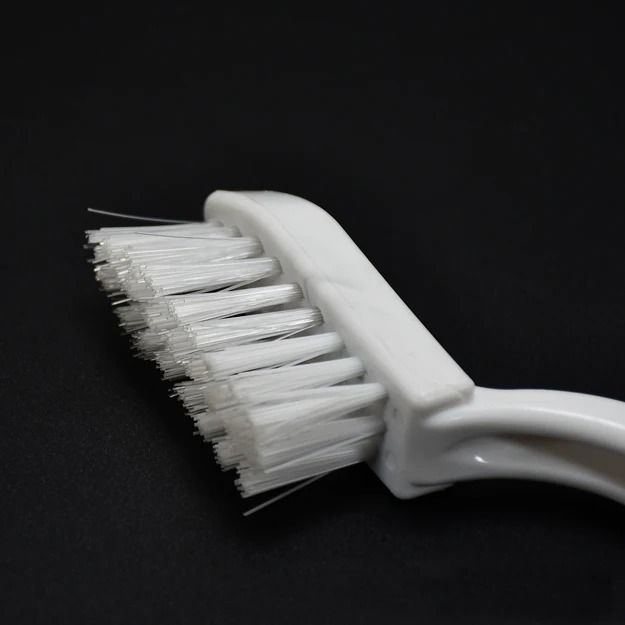 CLEANING BRUSH