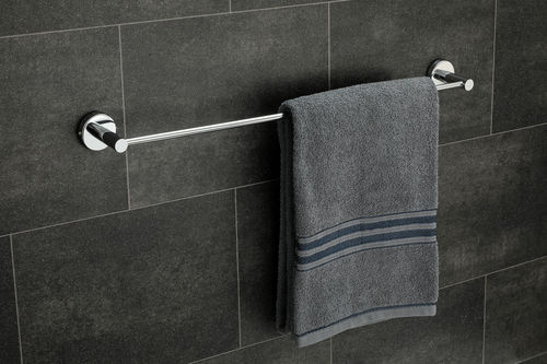 Silver Aariya Towel Rod