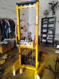 Electric Stacker