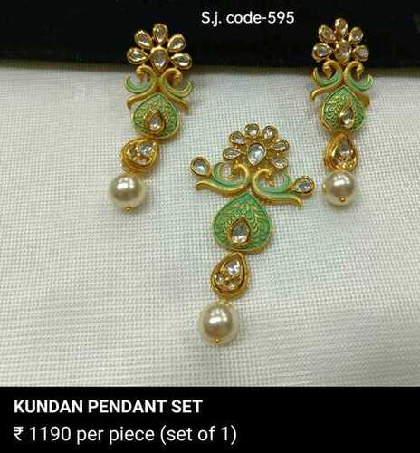 SIMPLE MEENAKARI KUNDAN PENDANT