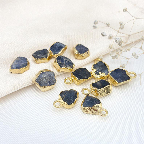 8-10mm Size Raw Blue Sapphire Electroplated Pendant