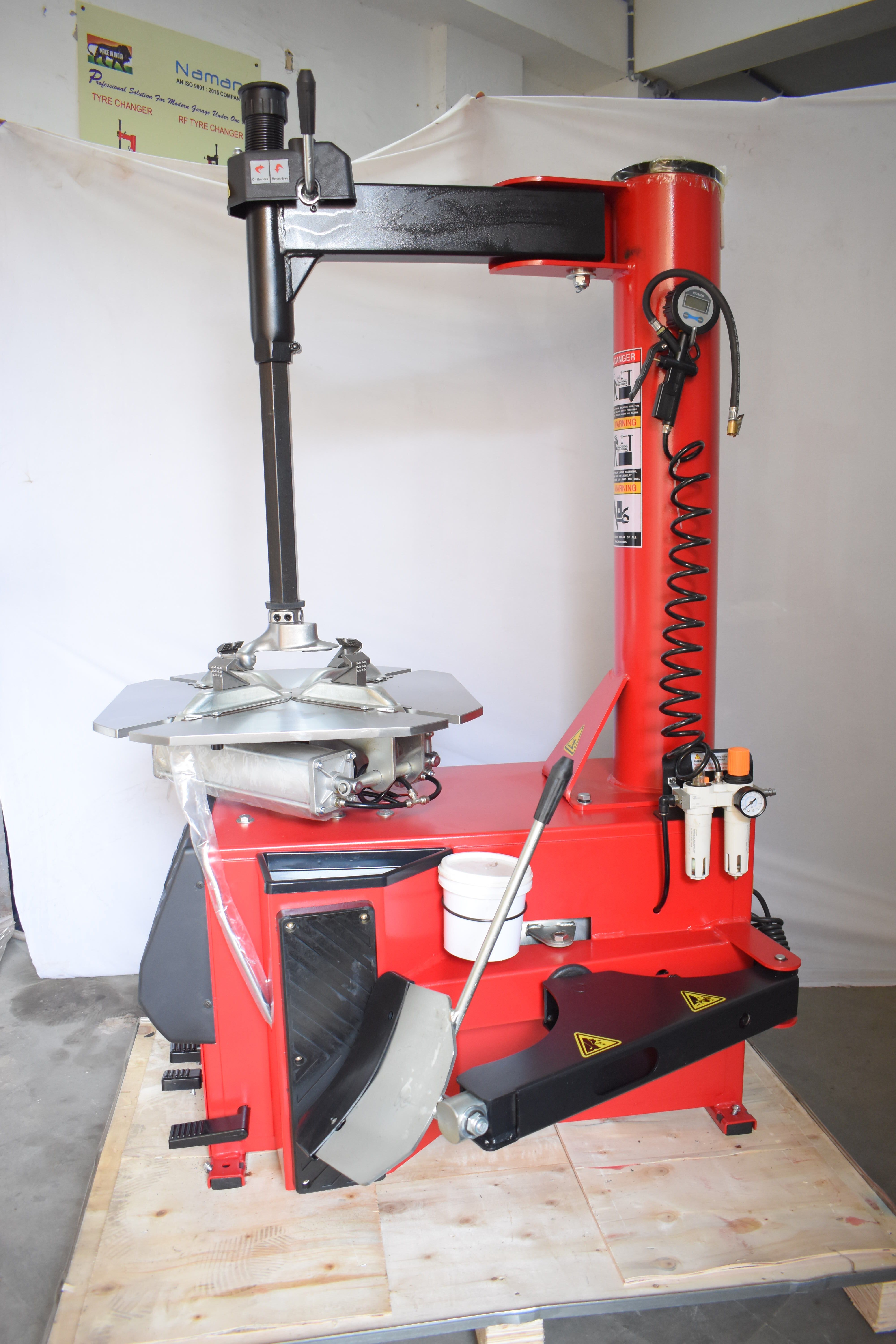 Automatic Tyre Changing Machine