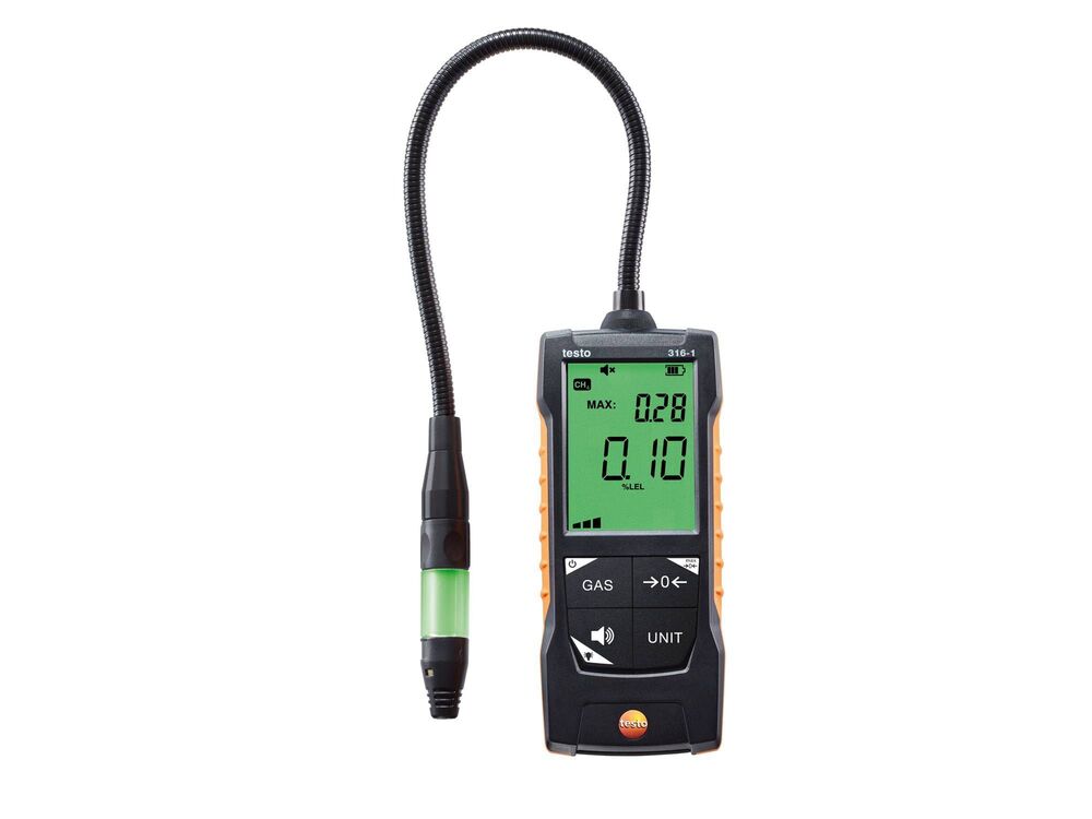 Gas leak detector with flexible probe