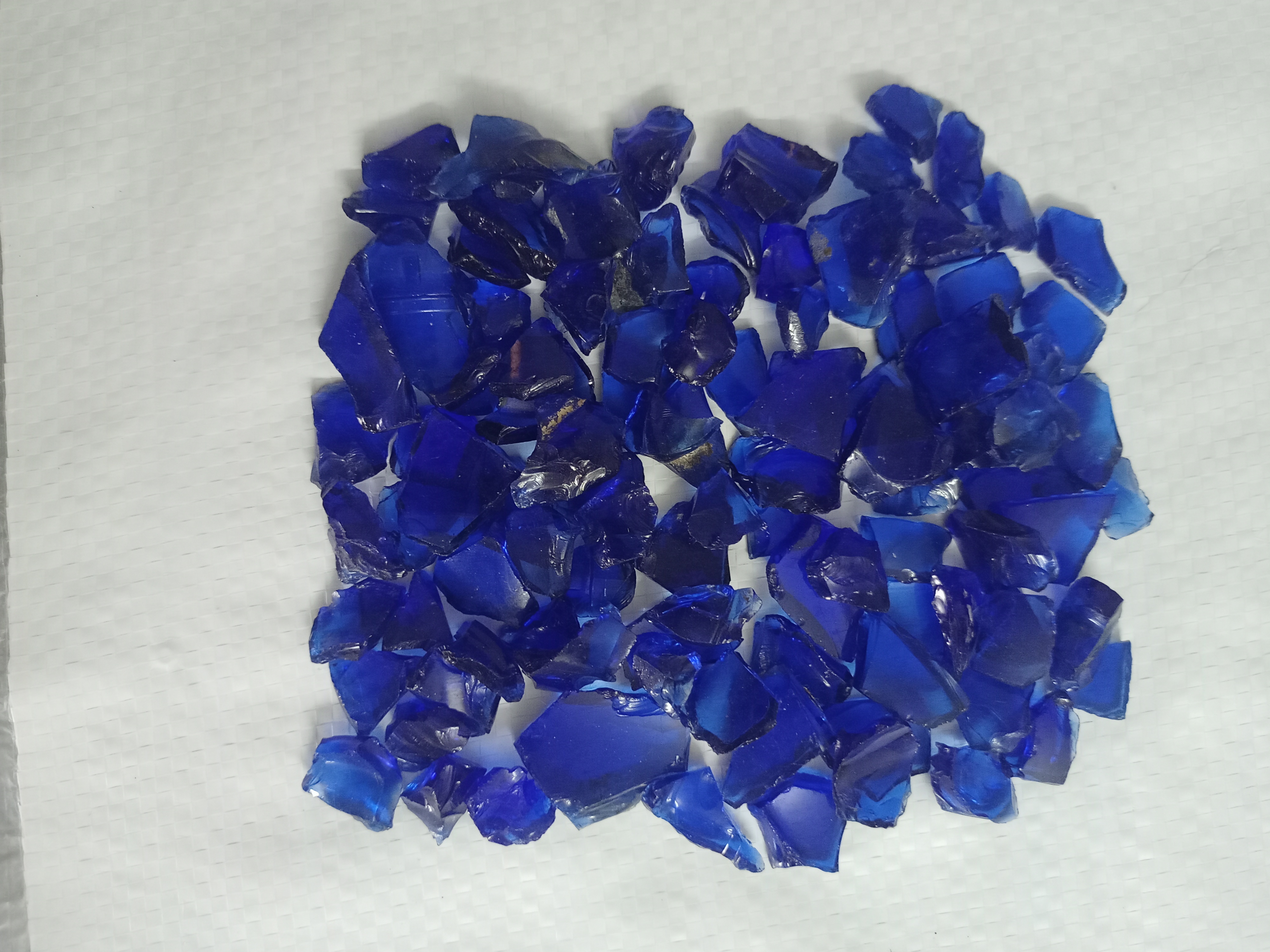 Natural sky Blue Recycled Glass Chips for Decoration Purpose and Landscaping glossy crumb chips