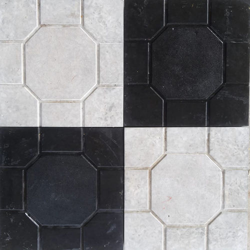 300 X 300 X 40mm Glossy Chequered Tiles Size: Customized