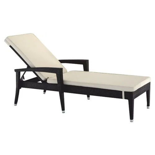 Outdoor Wicker Pool Lounger