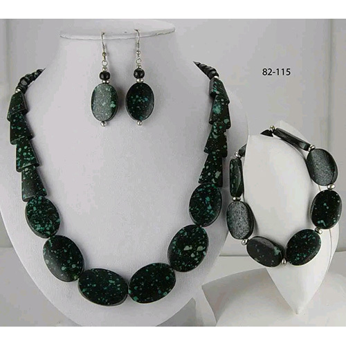 Ladies Stylish Necklace