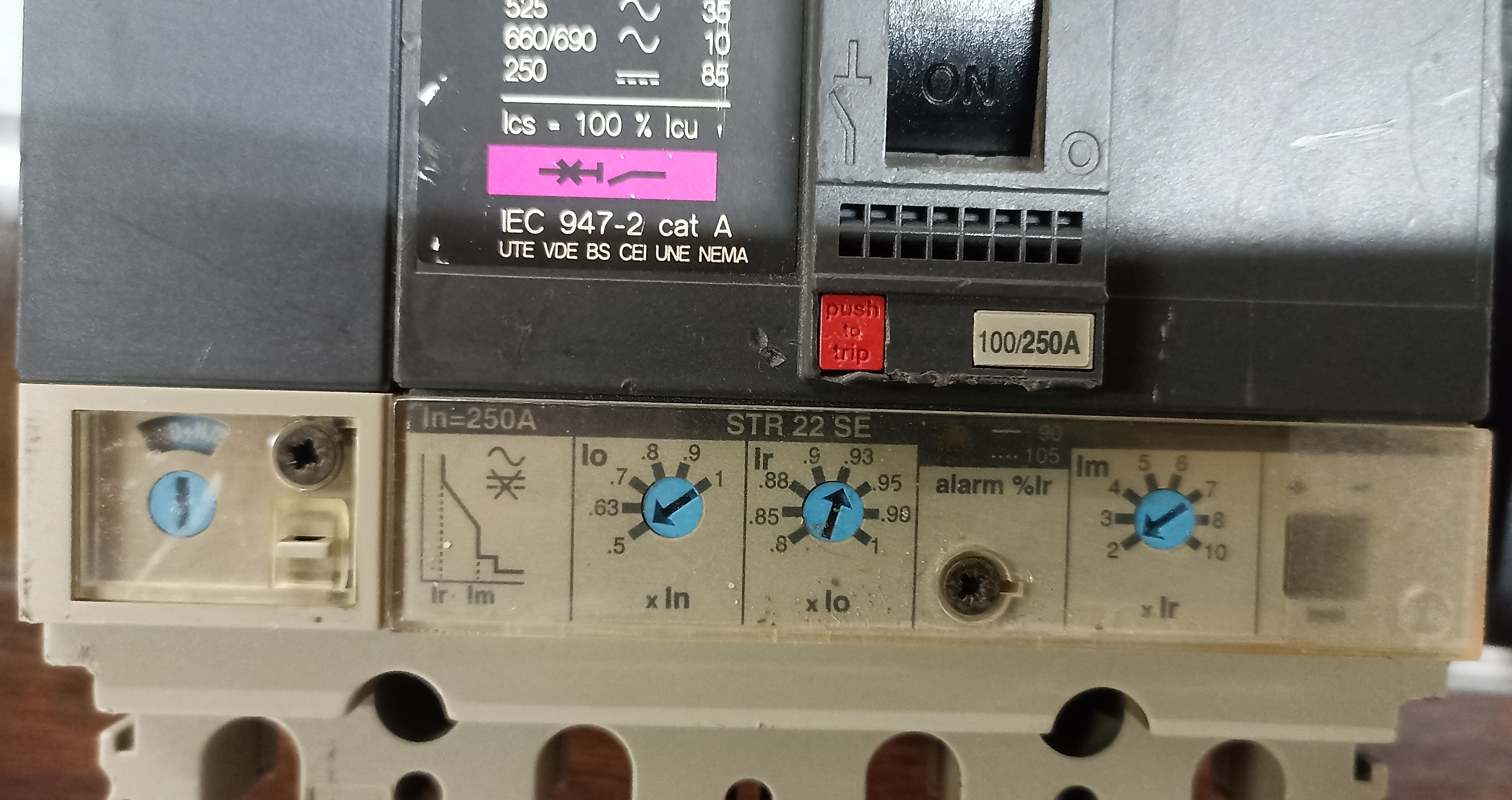 SCHNEIDER 250A 4P MCCB