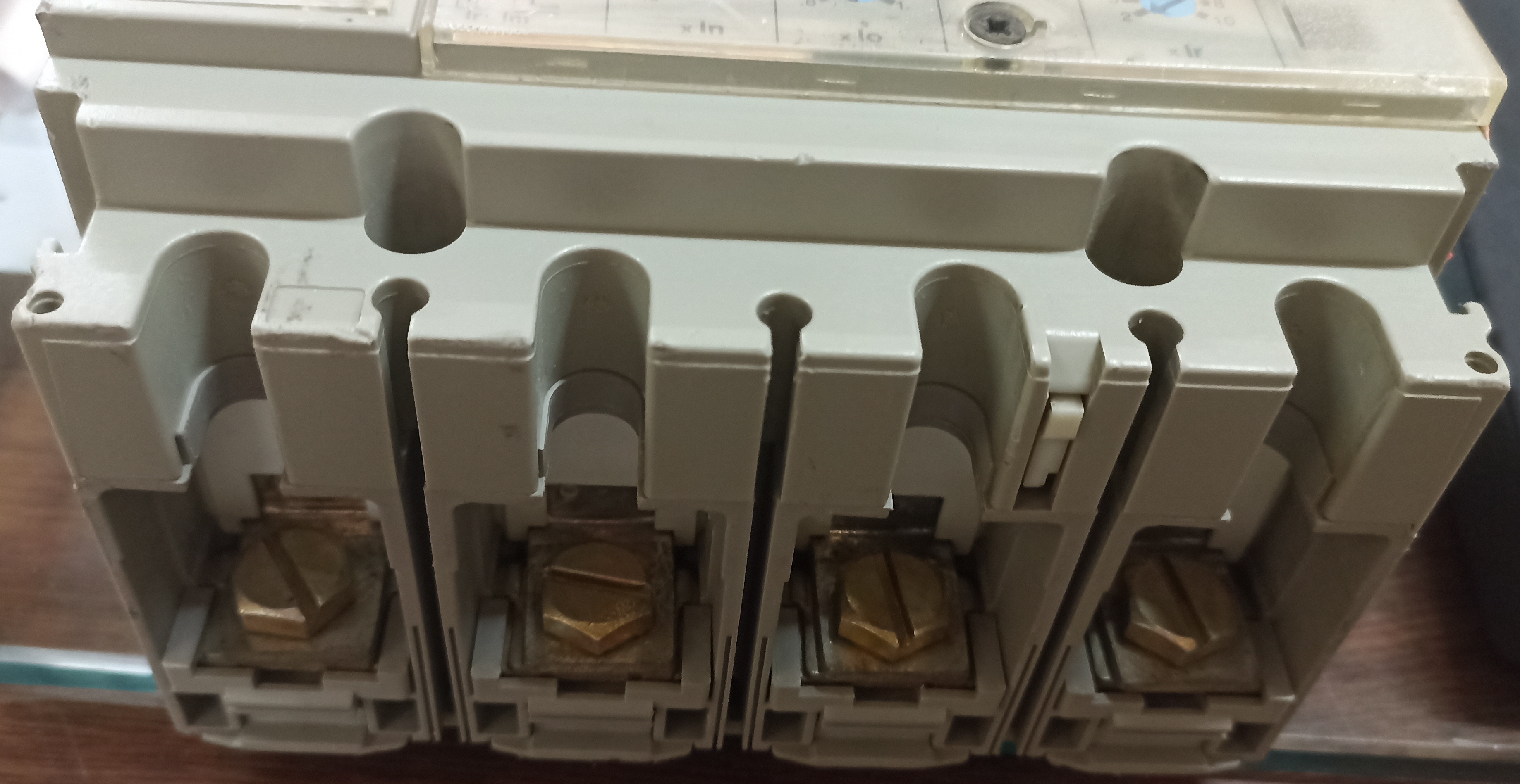 SCHNEIDER 250A 4P MCCB