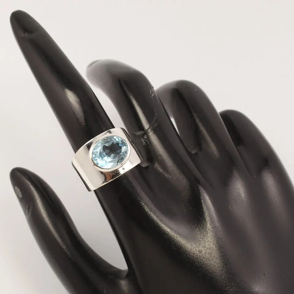 925 Sterling Silver Attractive Blue Topaz Chunky Ring