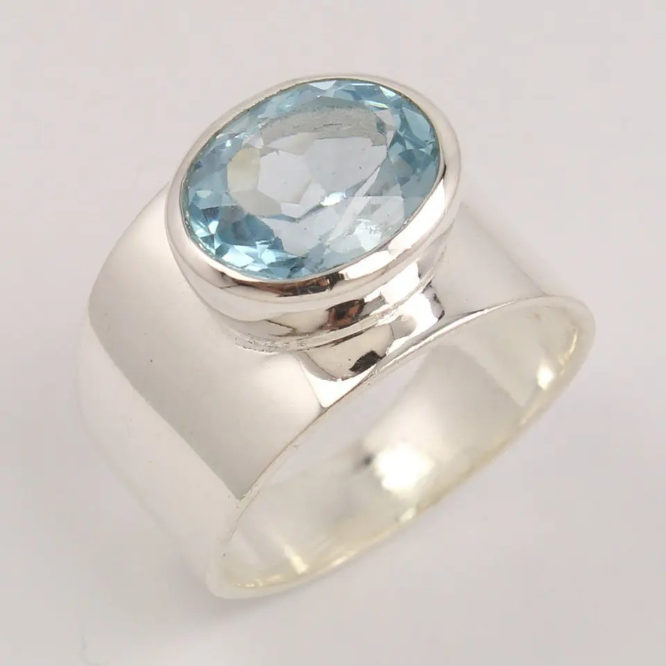 925 Sterling Silver Attractive Blue Topaz Chunky Ring