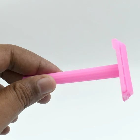 SHAVING RAZOR PLASTIC