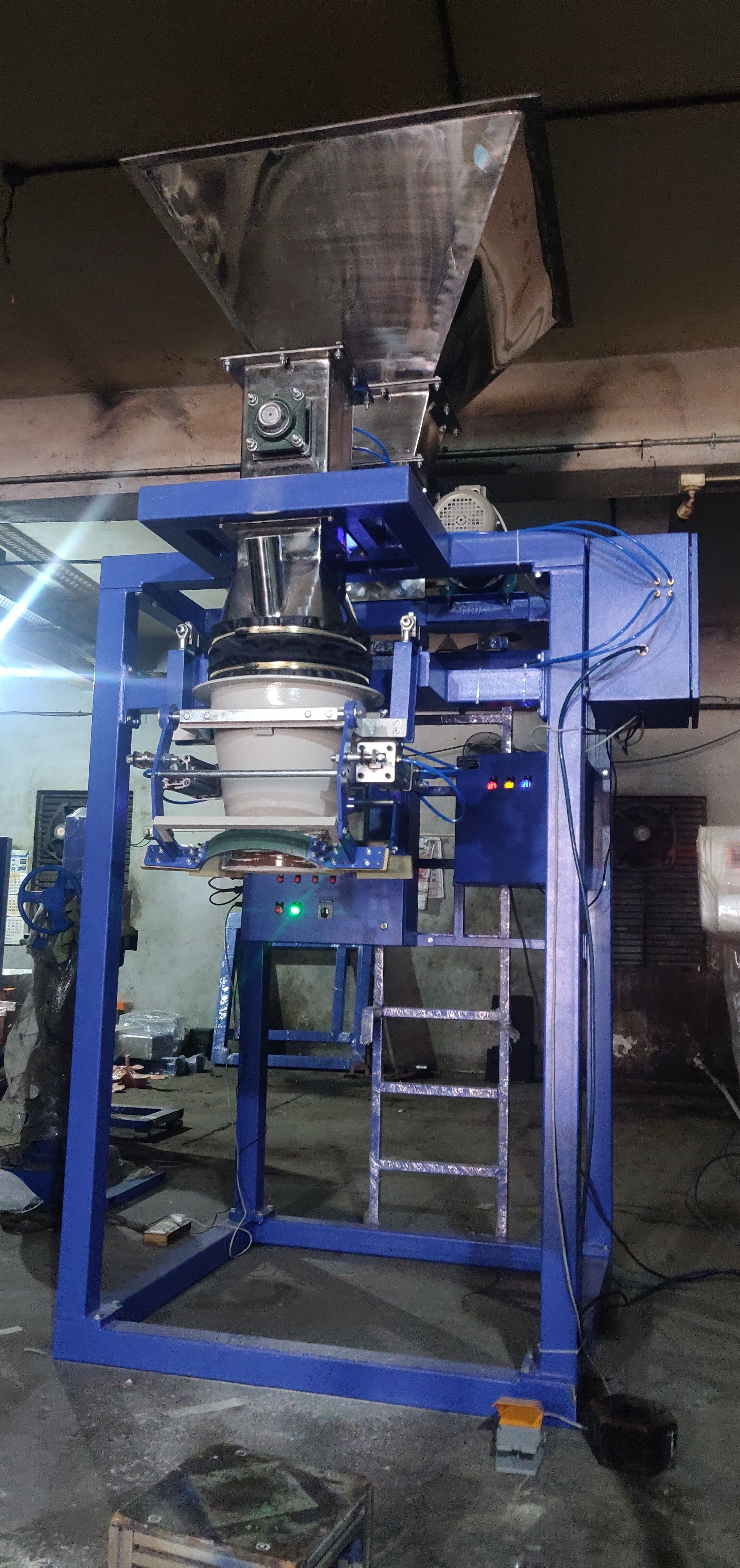 Screw Feeder Gross Type Bag Filling Machine