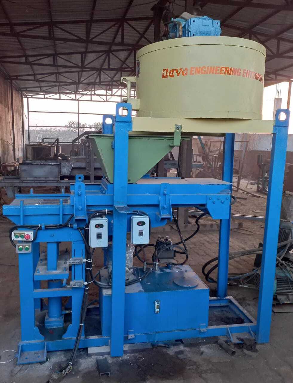 Semi Automatic Brick Making Machine - Hydraulic