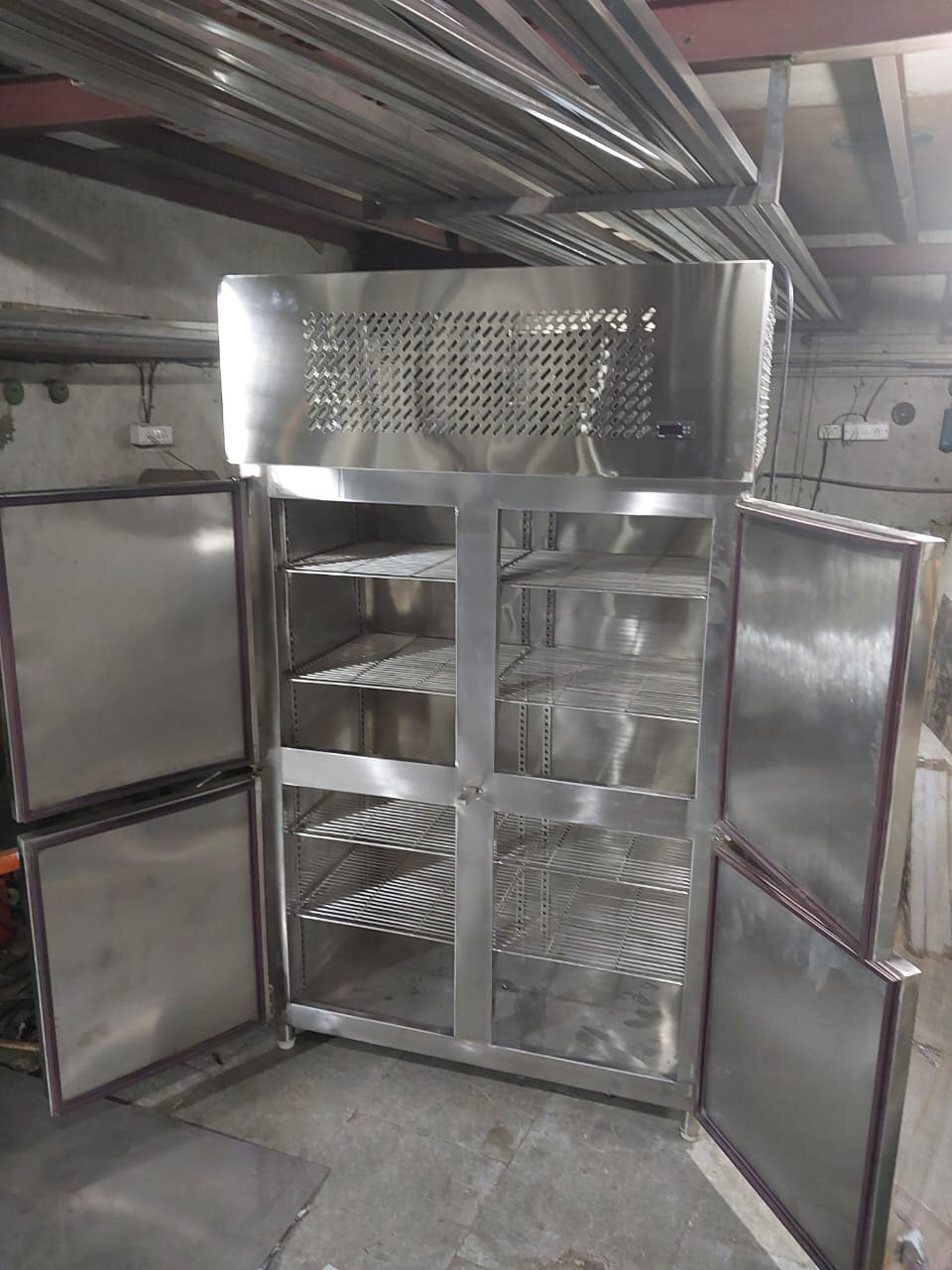 Vertical Refrigerator