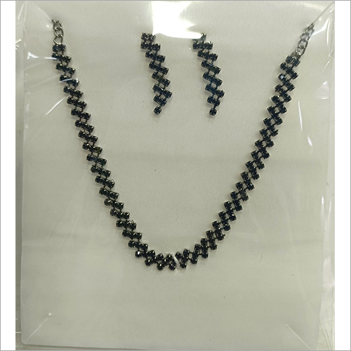 3 Line Black Necklace Set
