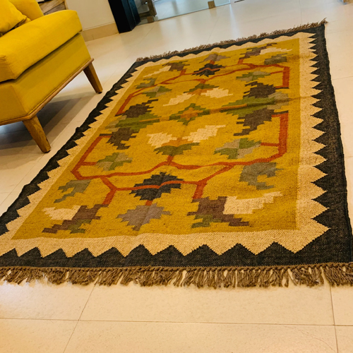 4 x 6 Feet Handwoven Rug