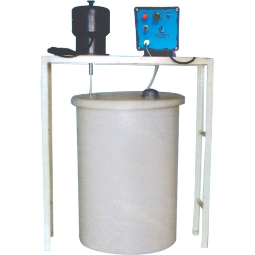 Dosing Pump With Tank - Discharge Pressure: 3 Kg/Cm2