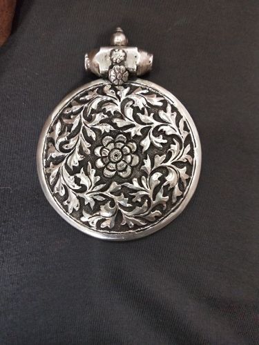 Silver 92.5 Antique Silver Pendent Gender: Women