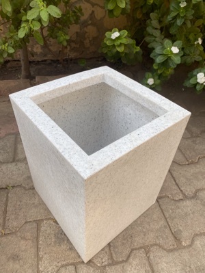 16x16x16 square plastic planters