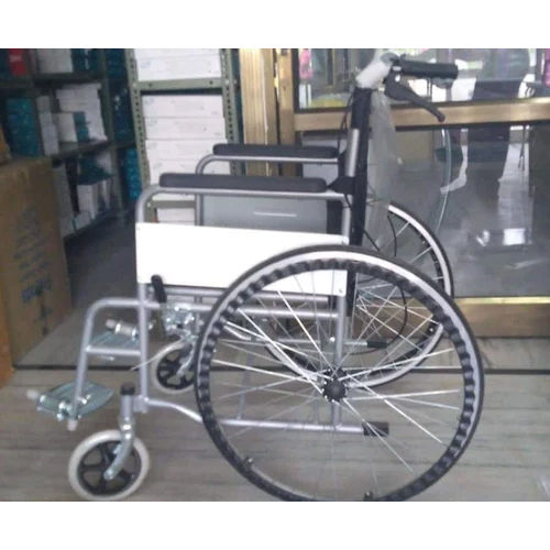 Folding Wheel Chair Foot Rest Material: Aluminum