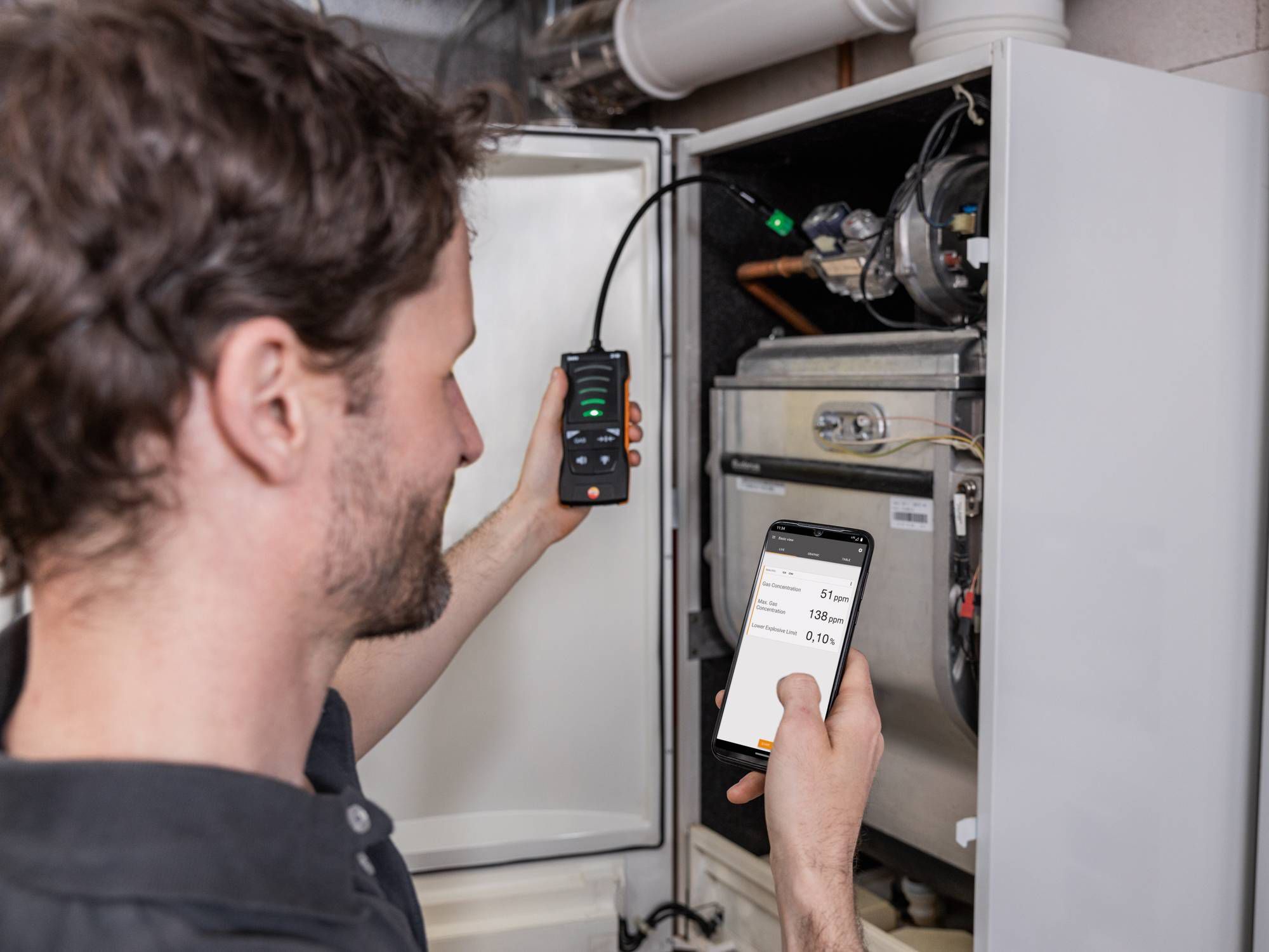 testo leak detector with flexible probe