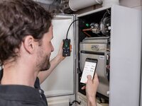 testo leak detector with flexible probe