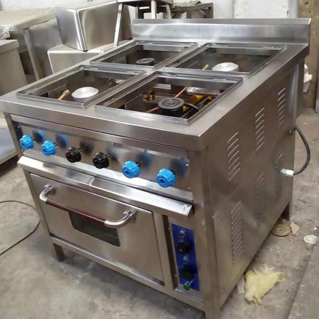 4 Burner Gas Range with Oven .