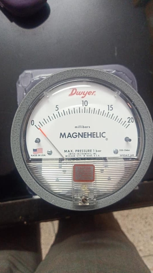 Analog DWYER Series 2000 Magnehelic Differential Pressure Gauge In Noida Uttar Pradesh