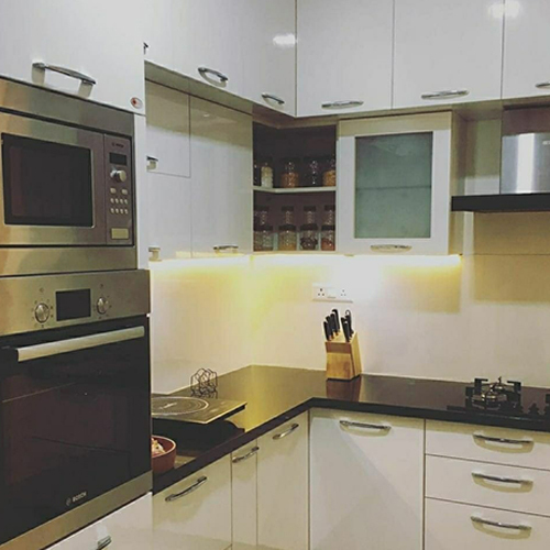 L-Shaped Modular Kitchen With Inbuilt Hob Oven Services