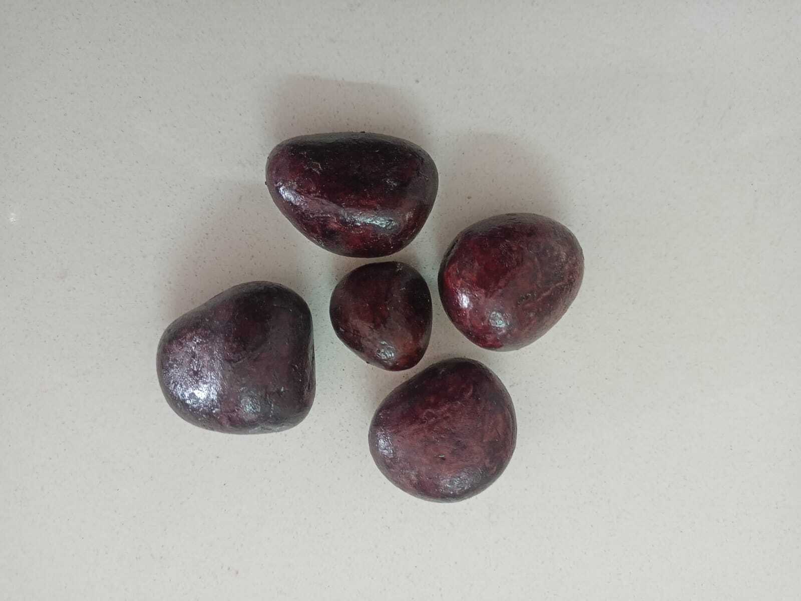 Blood red and Polished pebble stone colore coated pebbles for landscaping and home decoration