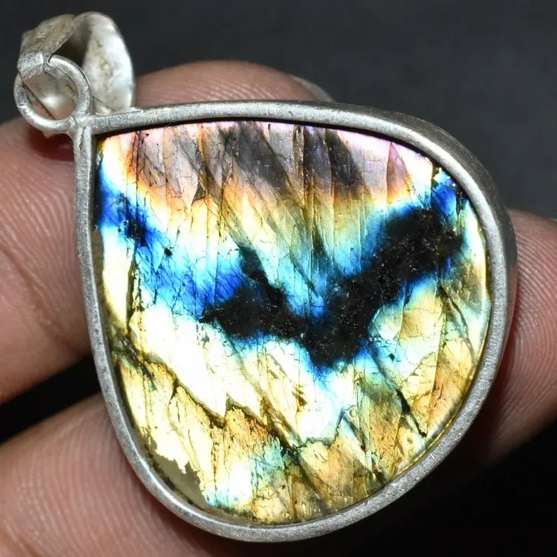 925 Sterling Silver Attractive Handcrafted Labradorite Pear Silver Pendants