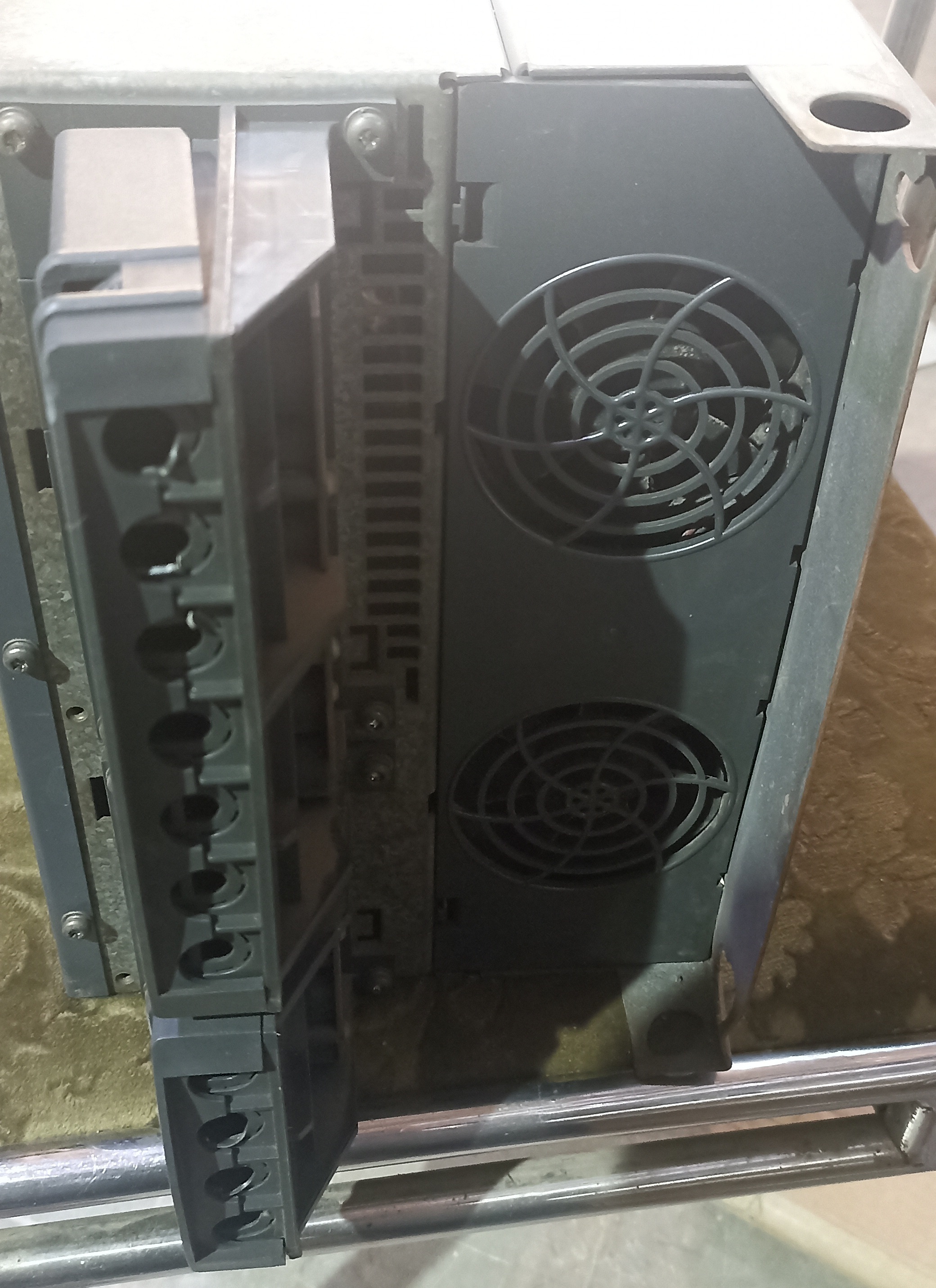 SIEMENS SINAMIC 30 HP AC DRIVE