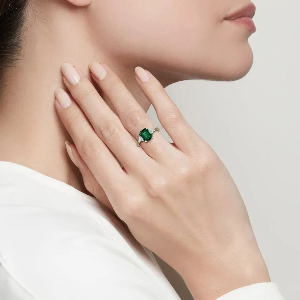 925 Sterling Silver Beautiful Emerald Rectangle Bridal Ring
