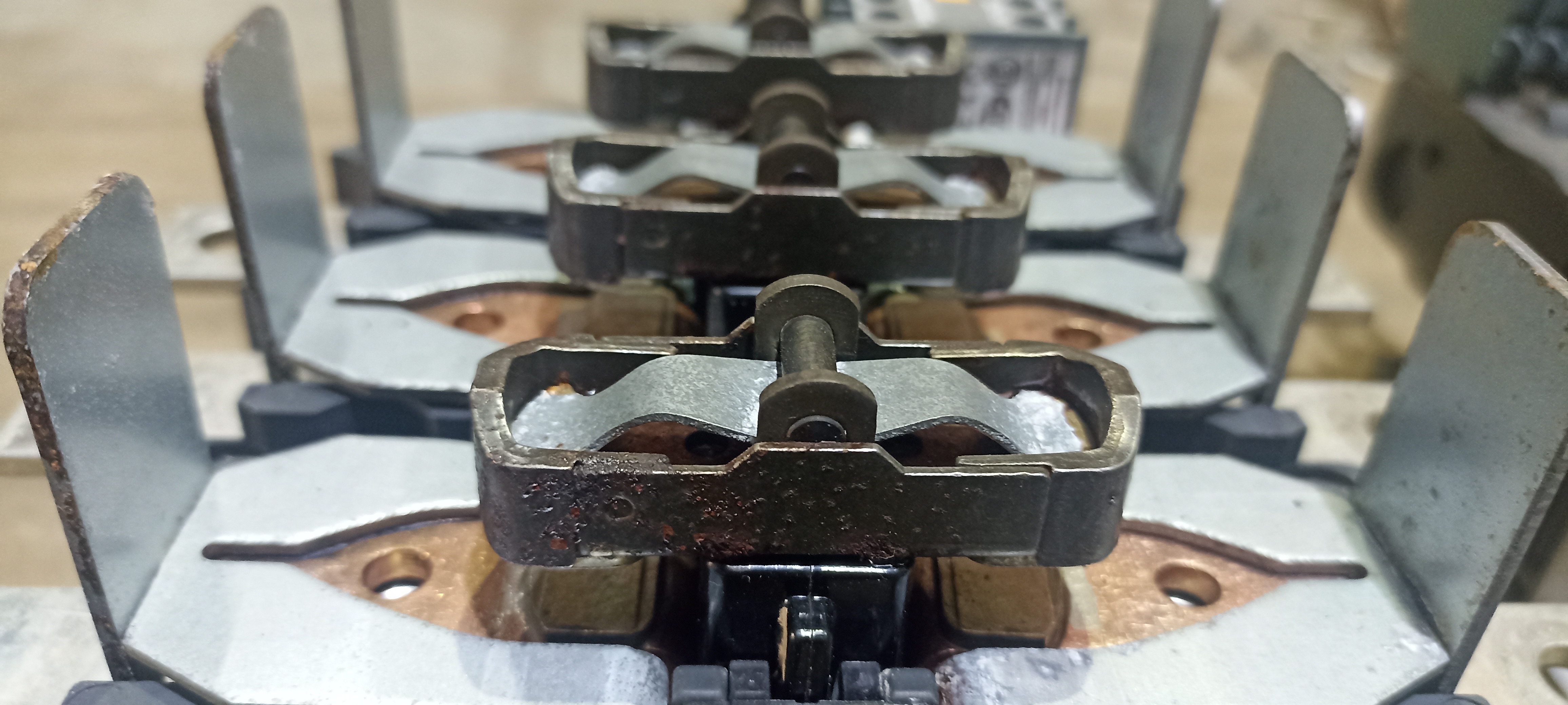 SCHNEIDER LC1E300 CONTACTOR