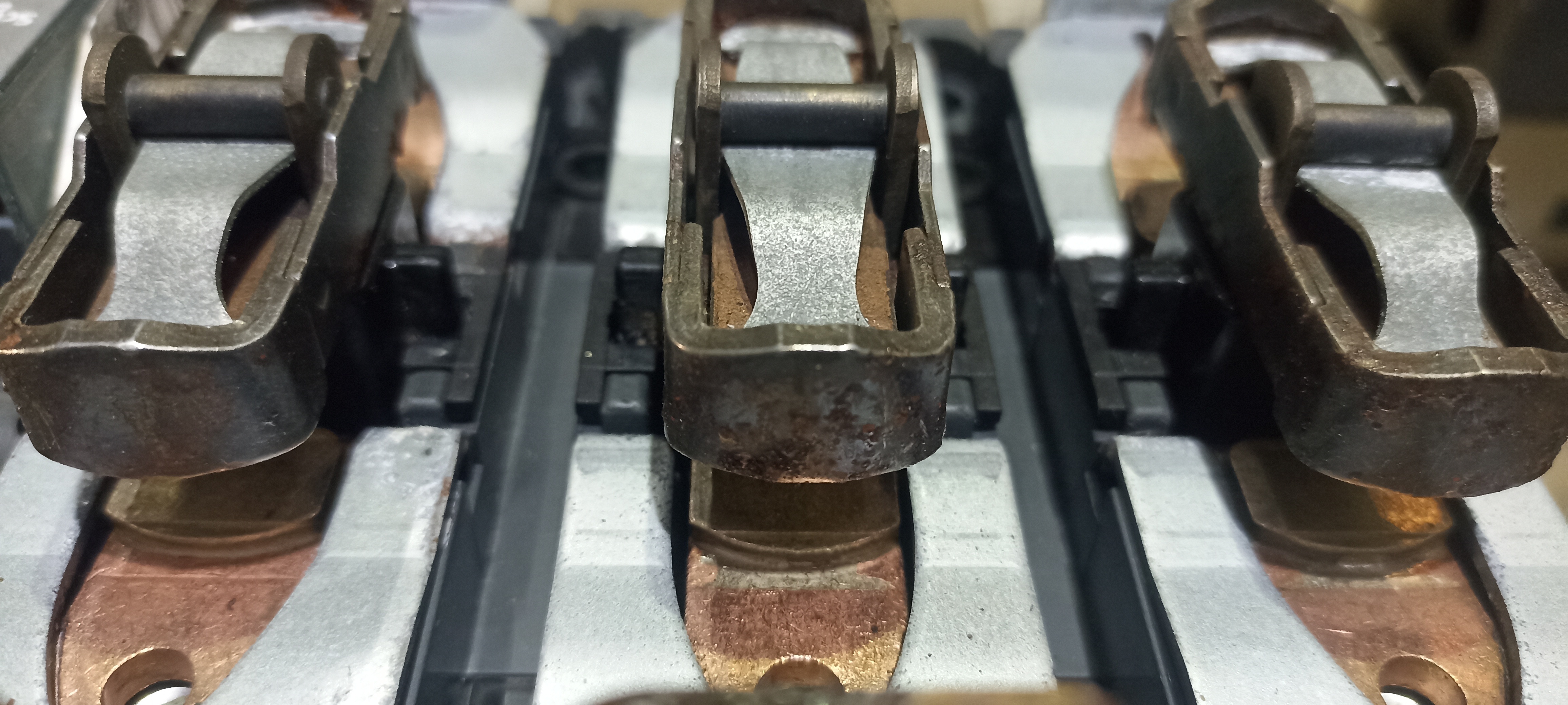 SCHNEIDER LC1E300 CONTACTOR