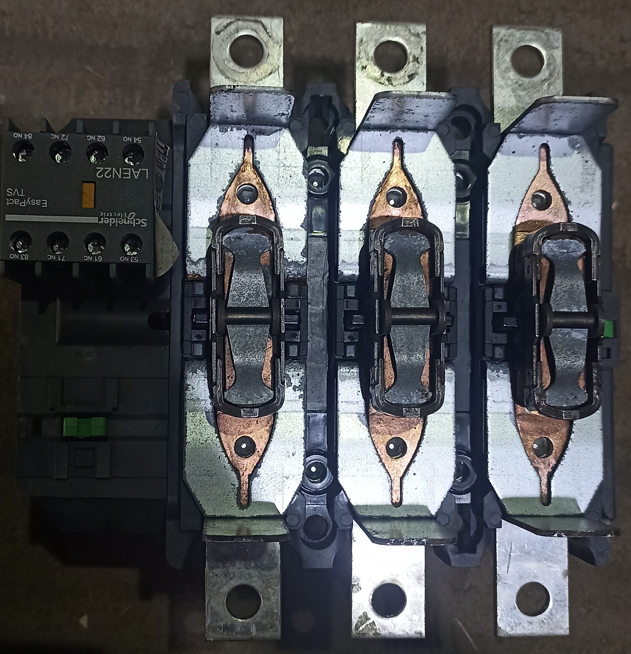 SCHNEIDER LC1E300 CONTACTOR