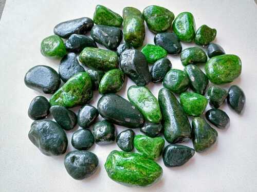 Natural river stone round and smooth color coated black and green polished pebbles 15-30 mm decoration home office garden