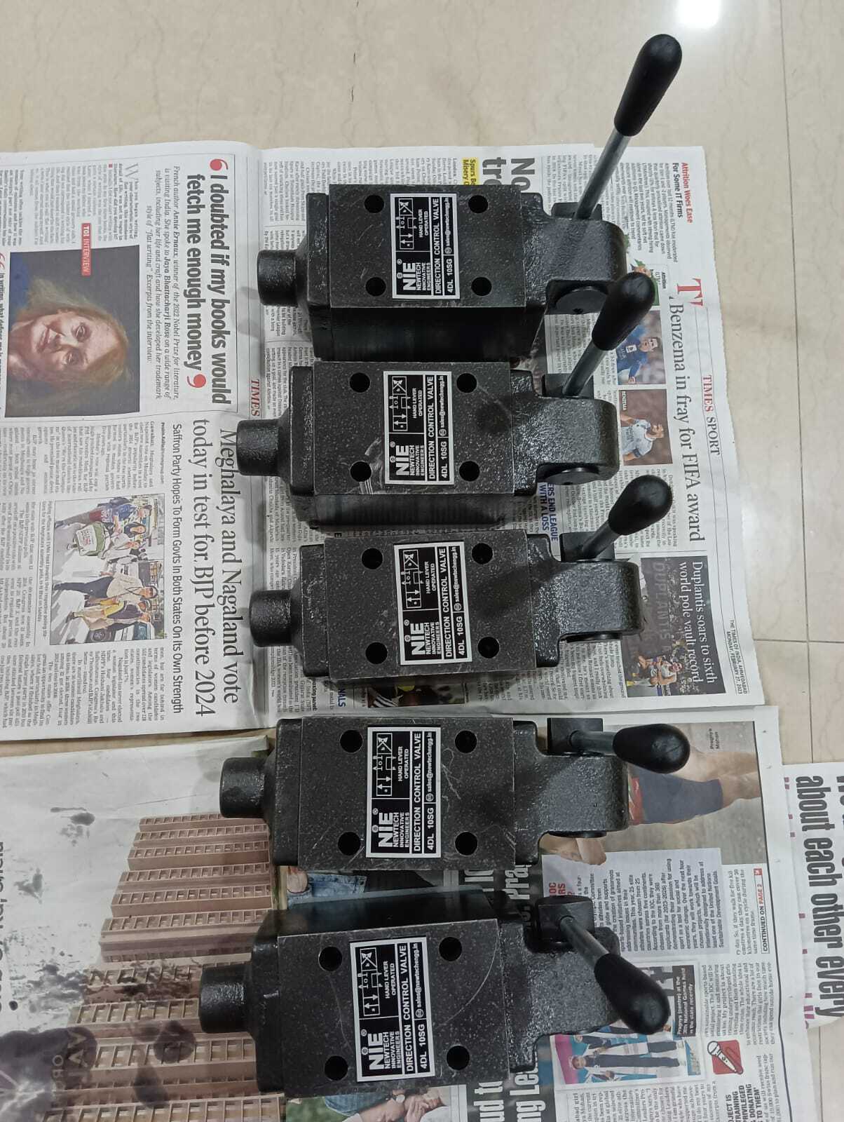 HYDRAULIC HAND LEVER VALVE