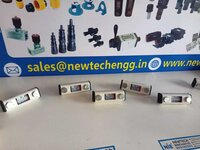 HYDRAULIC OIL LEVEL INDICATOR