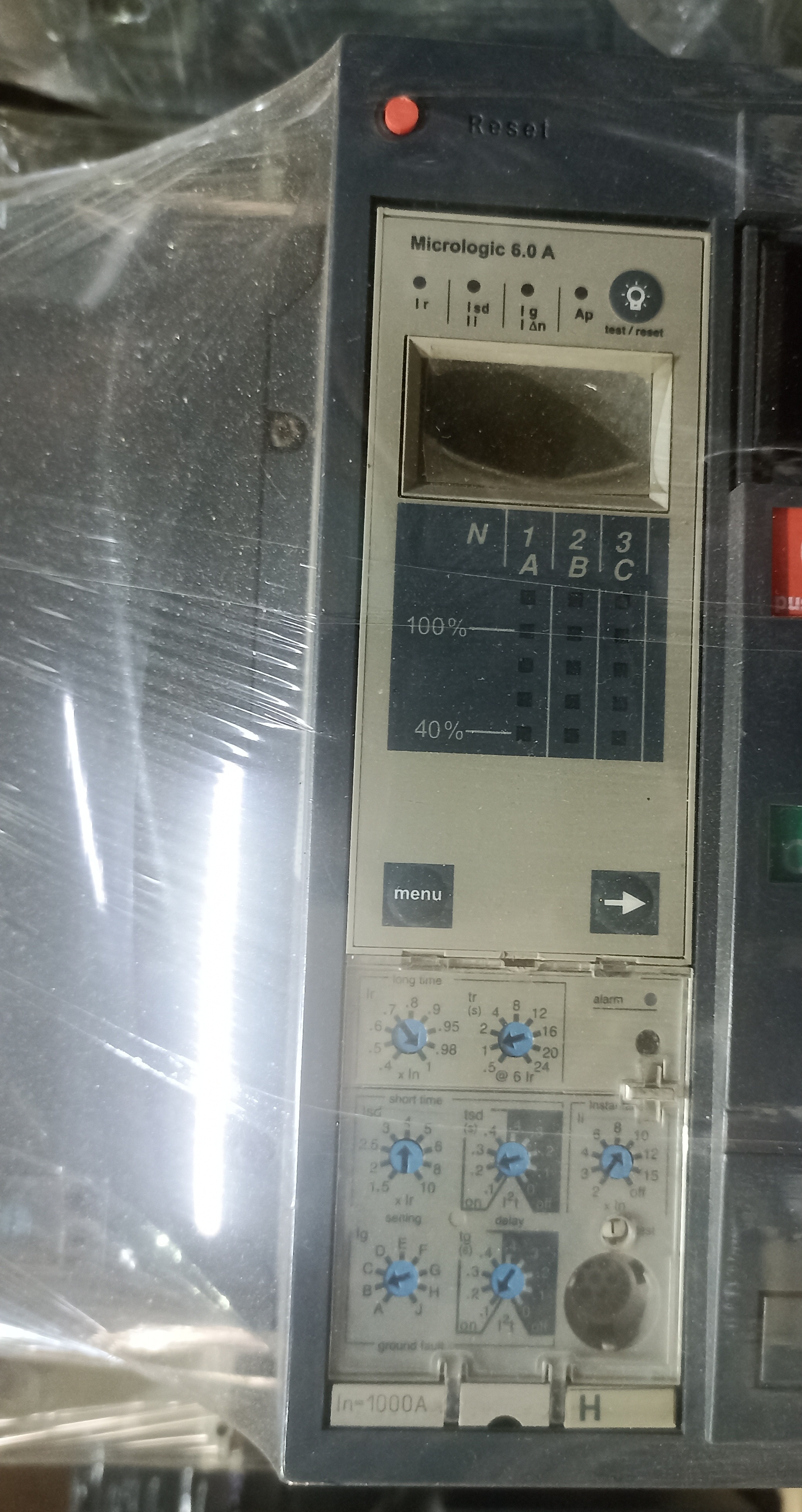 MERLIN GERIN 1000A 4P AIR CIRCUIT BREAKER