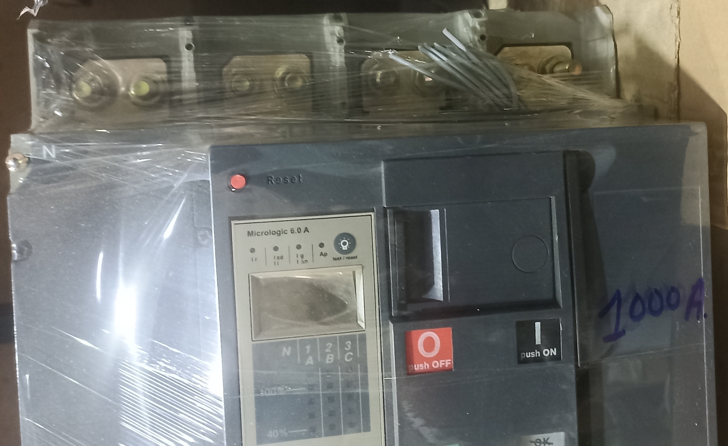 MERLIN GERIN 1000A 4P AIR CIRCUIT BREAKER