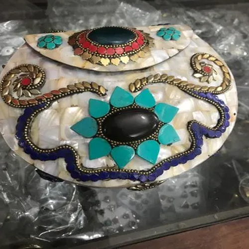 Natural Pearl Clutch Gender: Female