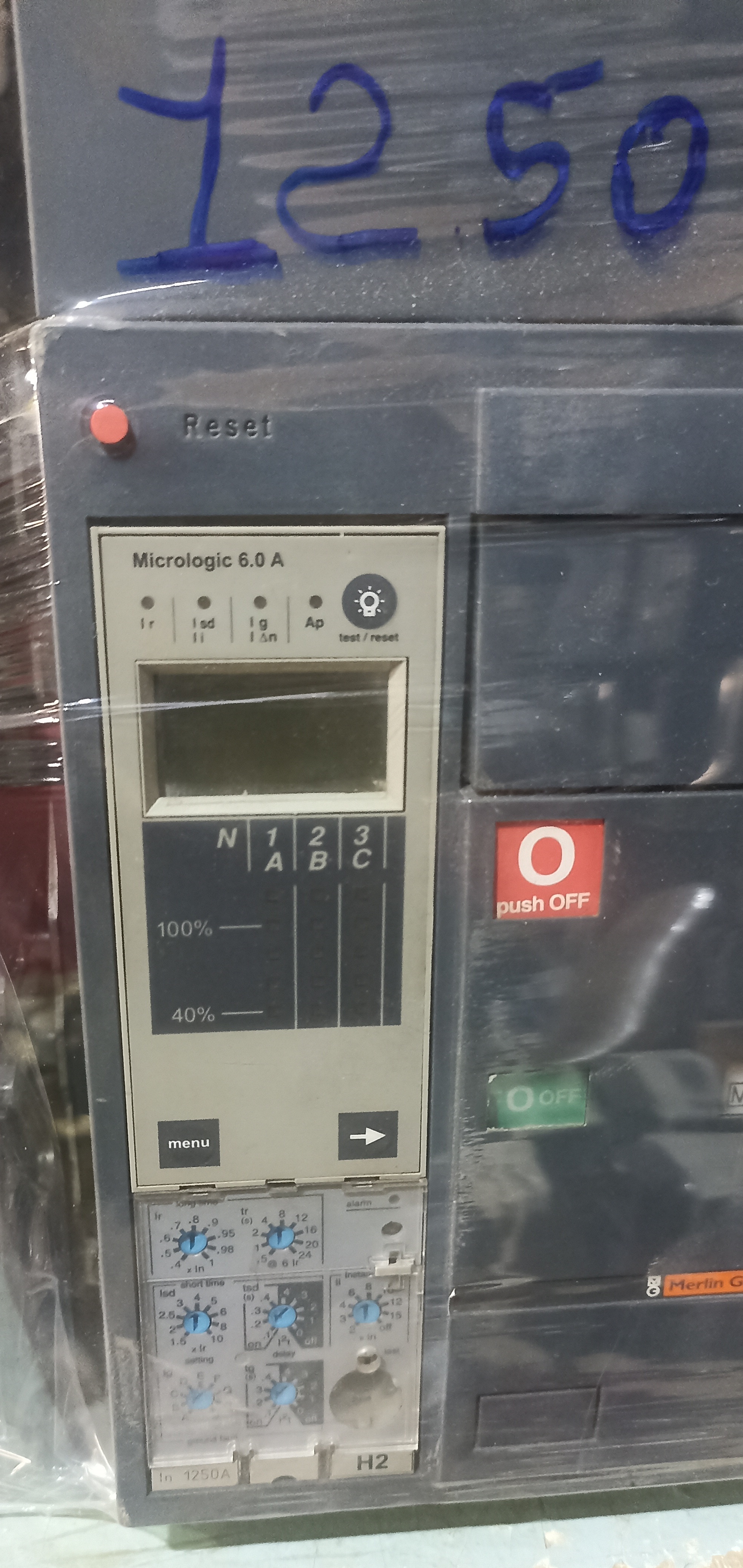 MERLIN GERIN 1250A 3P AIR CIRCUIT BREAKER