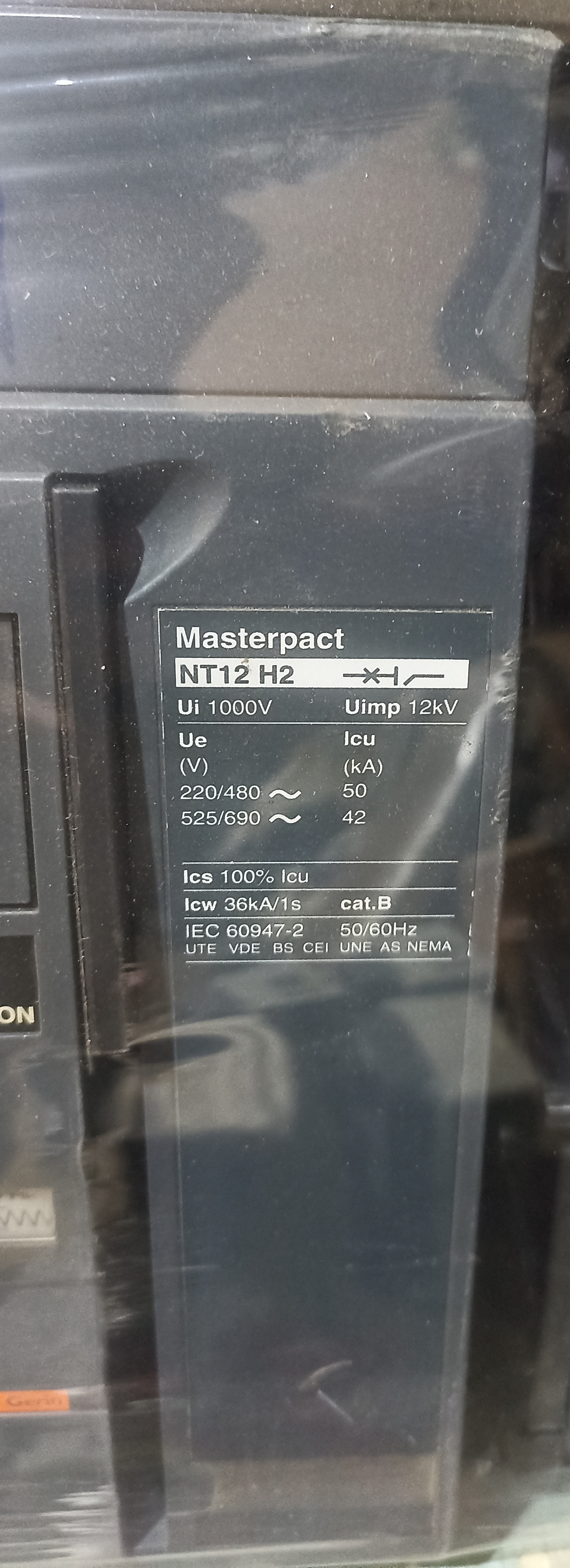 MERLIN GERIN 1250A 3P AIR CIRCUIT BREAKER