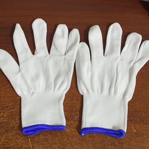 White Color Gloves