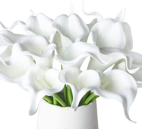 Artificial calla lily flowers