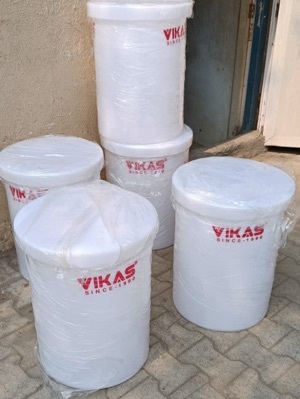 cylindrical vertical plastic chemical tanks